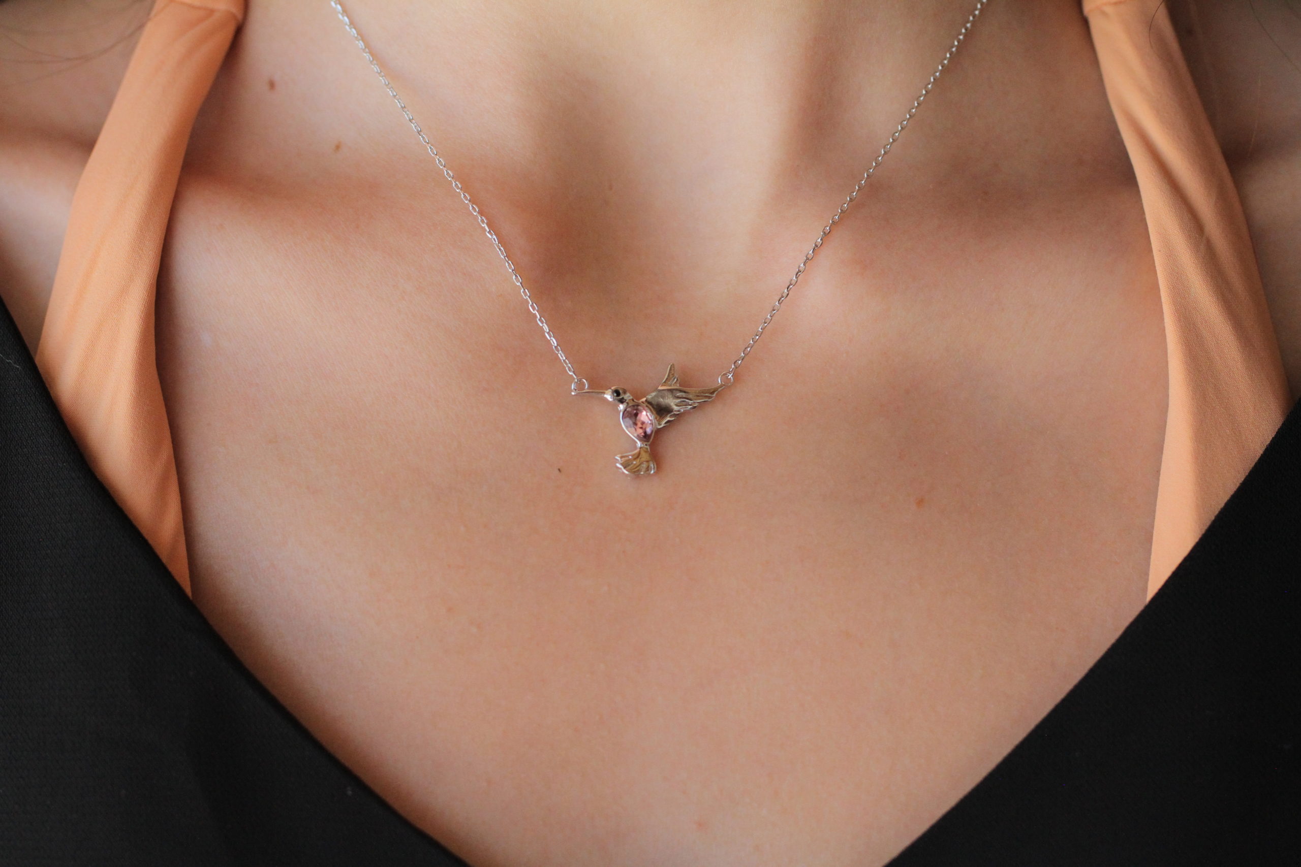 Mayfer, Collar con dije modelo Colibrí buena suerte - Rosa - Imagen 3