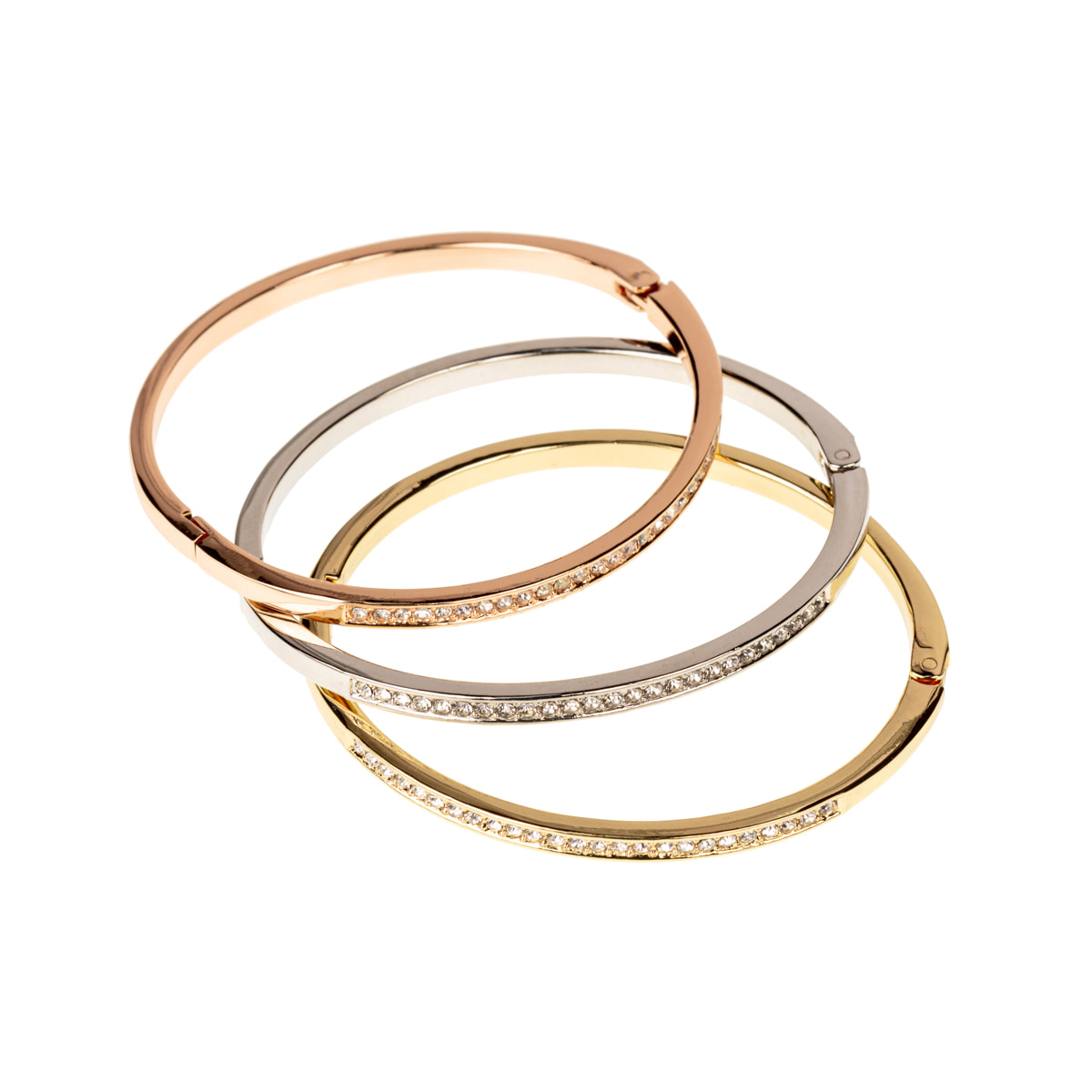 Cinemática colateral Adviento CYRA | Juego de tres pulseras para mujer tipo aros en tono dorado, plateado y rosado decoradas con zirconias – Mayfer Joyas Cinemática colateral Adviento CYRA | Juego de tres pulseras para mujer tipo aros en tono dorado, plateado y rosado decoradas con zirconias – Mayfer Joyas