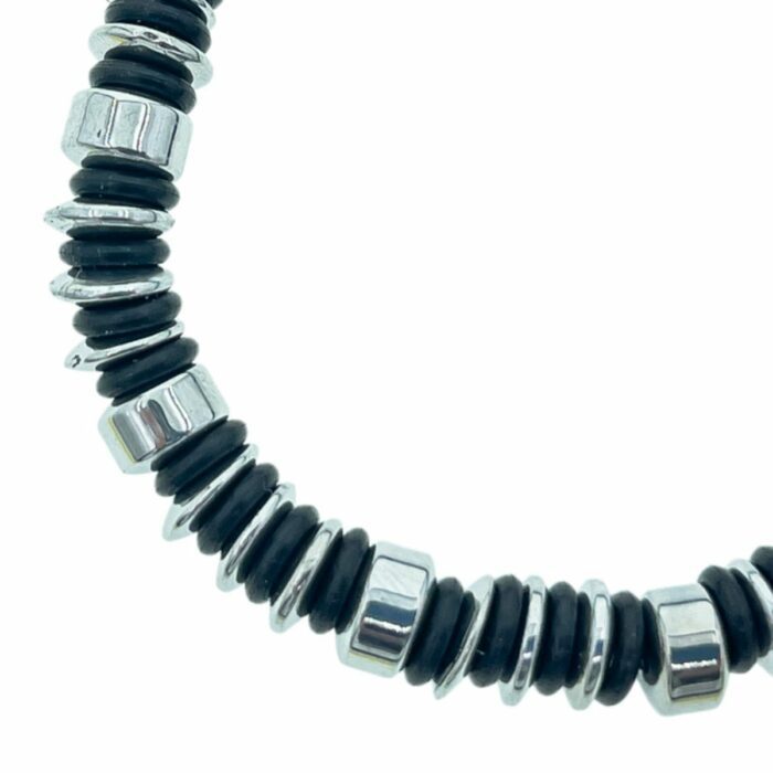 Mayfer Homme,Pulsera elástica de piedra hematita para   en color plateado con detalles de caucho en color negro. - Imagen 8