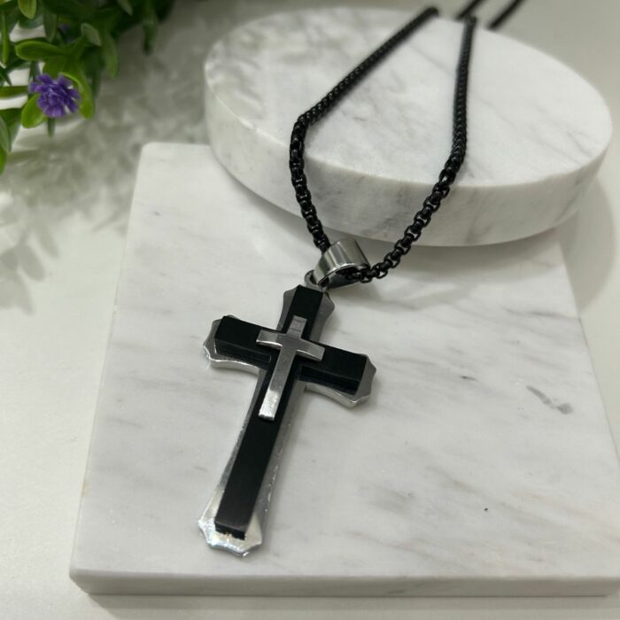 Mayfer Homme,Cadena con dije de acero inoxidable para   con diseño de cruz en color negro con plateado. - Imagen 4