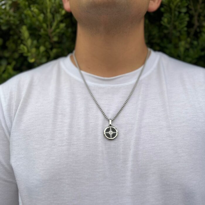 Mayfer Homme,Cadena con dije de acero inoxidable para   con diseño de estrella de brújula en color negro con plateado. - Imagen 7