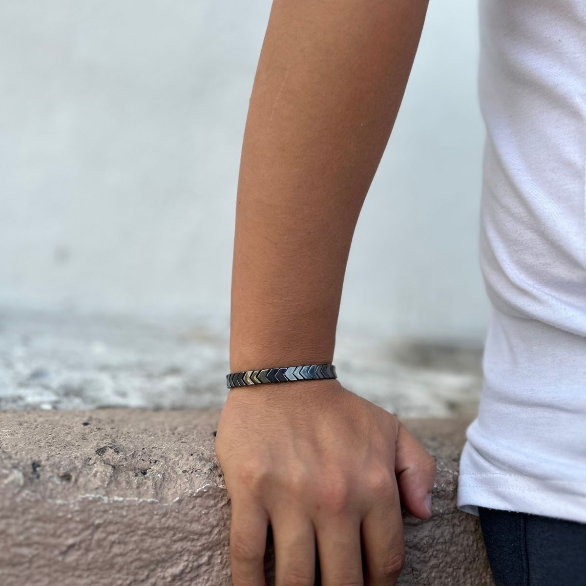 Mayfer Homme,Pulsera ajustable de piedra hematita para con diseño de flechas en color negro. - Imagen 6