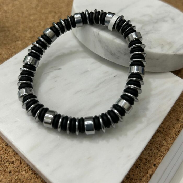 Mayfer Homme,Pulsera elástica de piedra hematita para   en color plateado con detalles de caucho en color negro. - Imagen 3
