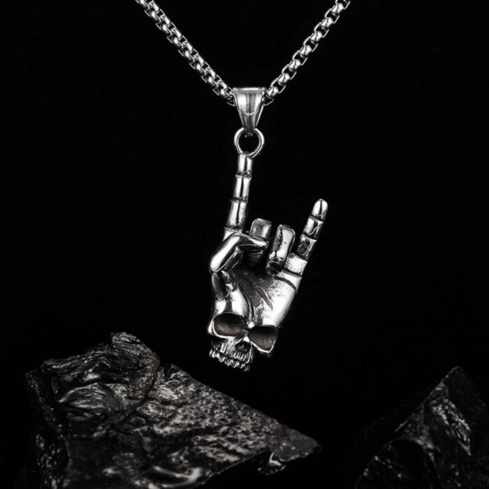 Mayfer Homme,Cadena con dije de acero inoxidable para   con diseño de mano con calavera, en color plateado. - Imagen 3