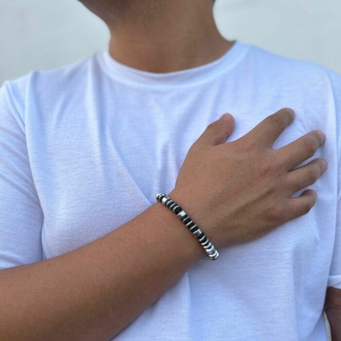 Mayfer Homme,Pulsera elástica de piedra hematita para   en color plateado con detalles de caucho en color negro. - Imagen 2