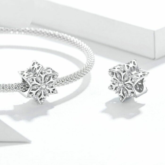 Mayfer,Elegante Charm de plata .925 con diseño Navideño de Copo de Nieve decorado con finos cristales, perfecto para Pulsera y/o cadena. - Imagen 2