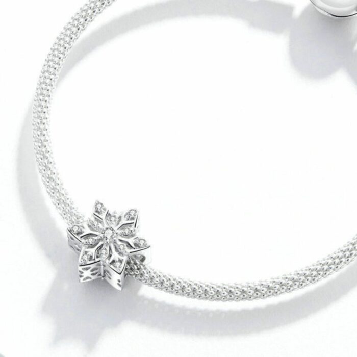 Mayfer,Elegante Charm de plata .925 con diseño Navideño de Copo de Nieve decorado con finos cristales, perfecto para Pulsera y/o cadena. - Imagen 3
