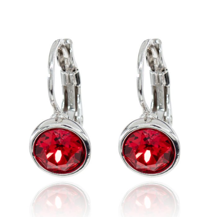 Mayfer,  Aretes tipo arracada plateado  decorado con cristal austriaco en color rojo