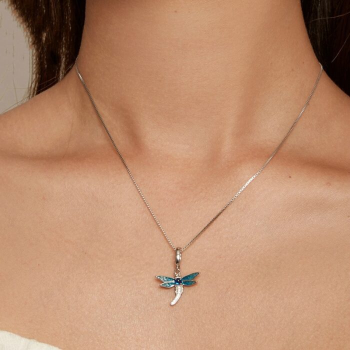 Mayfer |Charm con forma de libelula decorada en tonos azules - Color Plateado. - Imagen 6