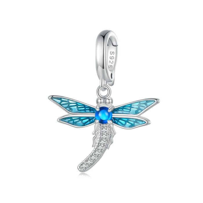 Mayfer |Charm con forma de libelula decorada en tonos azules - Color Plateado.