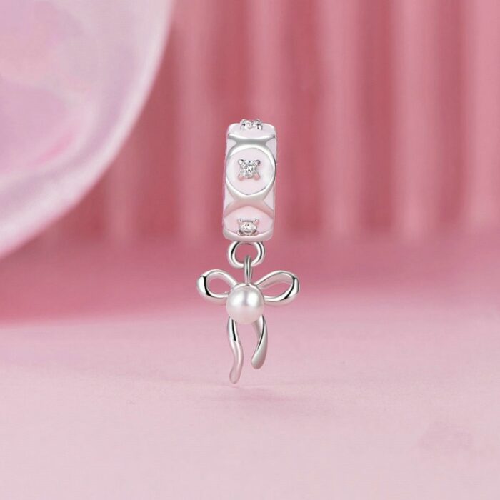 Mayfer |Charm con dise?o coquette decorado con un mo?o - Color Plateado. - Imagen 2