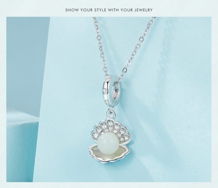 Mayfer |Charm con forma de almeja y decorado con perla - Color Plateado. - Imagen 4